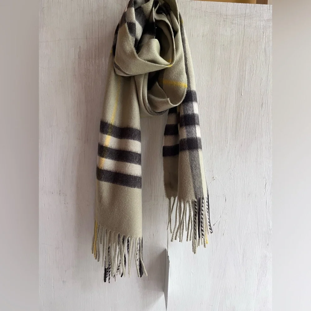 BURBERRY Giant Icon Check Cashmere Scarf- Hunter - Picture 4 of 12